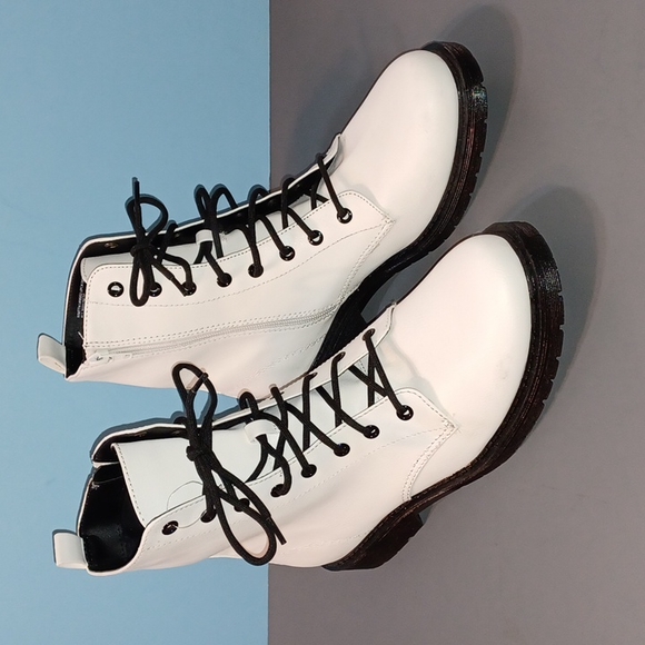 NEW Time and Tru White Lug Boots - Picture 11 of 11